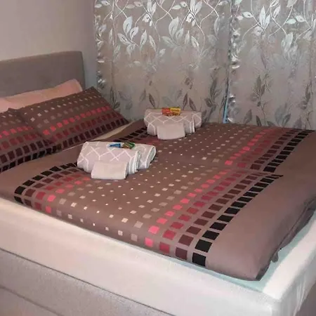 Schoenes Modernes In Der Naehe Vom Bahnhof Apartamento *