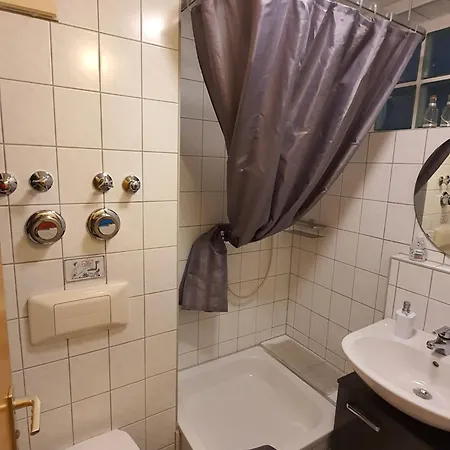 Apartment Schoenes Modernes In Der Naehe Vom Bahnhof *