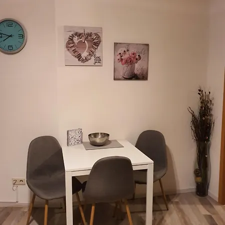 Schoenes Modernes In Der Naehe Vom Bahnhof Apartamento